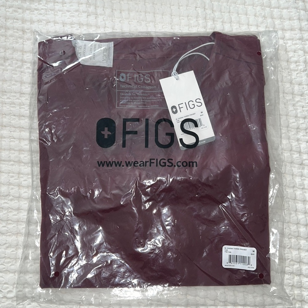 Figs Casma 3 pocket scrub top